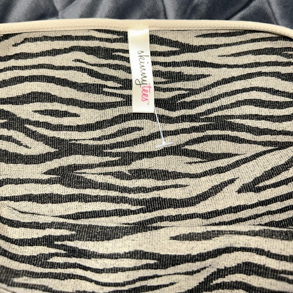 Skinny Tees Animal Print Shaping Cami - Picture 5 of 5